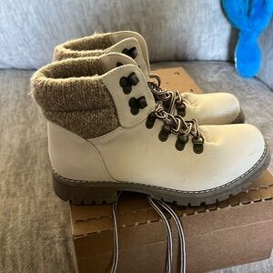 Girls boots size 6.5